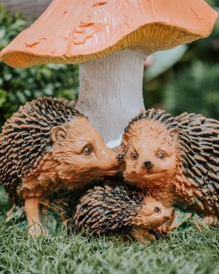 Фигура Гриб с тремя ежами Н-26см в интернет гипермаркете «Планета Лета». Фото