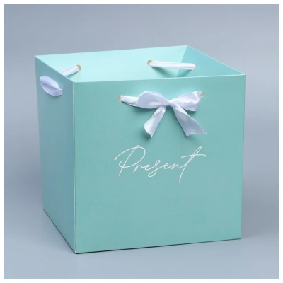 Коробка Present д/цветов 19×19×19 см 9281177 в интернет гипермаркете «Планета Лета». Фото