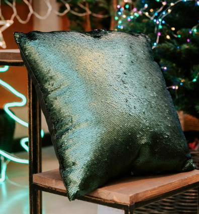 Подушка декоративная с пайетками темно-зеленый/черный 45х45 см нг ASH507040 в интернет гипермаркете «Планета Лета». Фото