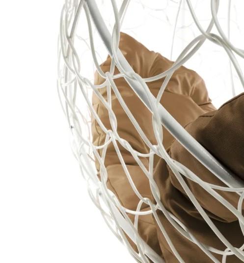 Кресло подвесное КАПЛЯ с ротангом белое, бежевая подушка в интернет гипермаркете «Планета Лета». Фото