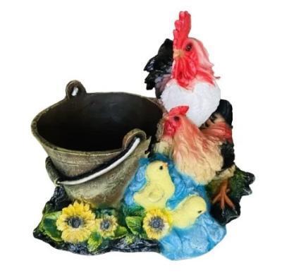 Садовая фигурка-кашпо Петух с курицей и цыплятами у ведра Н-26см D-14 см в интернет гипермаркете «Планета Лета». Фото